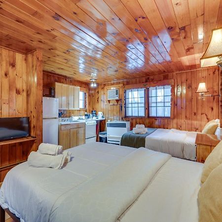 Cozy Laconia Studio With Pool Access - 2 Mi To Lake!アパートメント エクステリア 写真