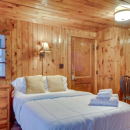 Cozy Laconia Studio With Pool Access - 2 Mi To Lake!アパートメント エクステリア 写真