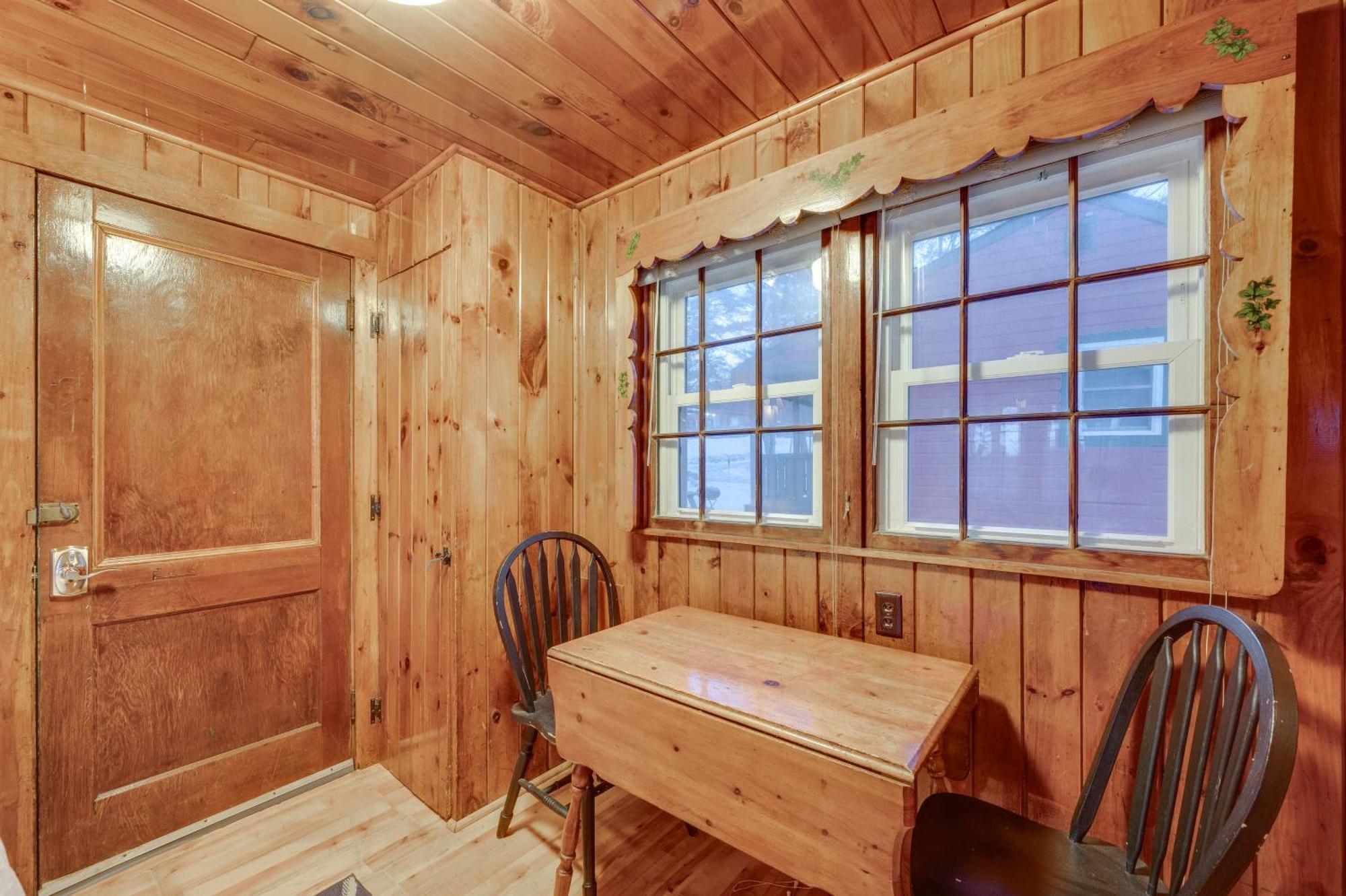 Cozy Laconia Studio With Pool Access - 2 Mi To Lake!アパートメント エクステリア 写真