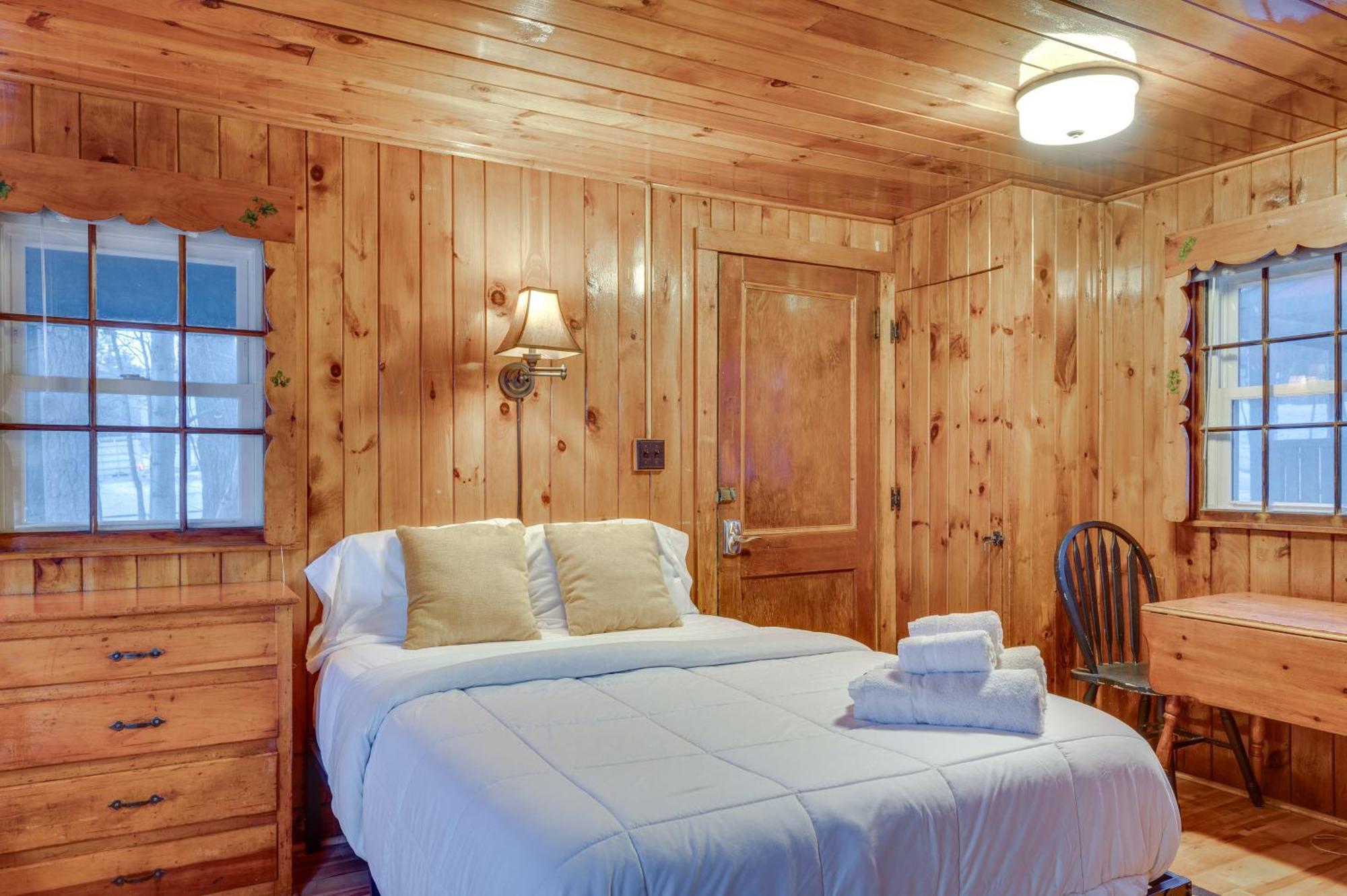 Cozy Laconia Studio With Pool Access - 2 Mi To Lake!アパートメント エクステリア 写真
