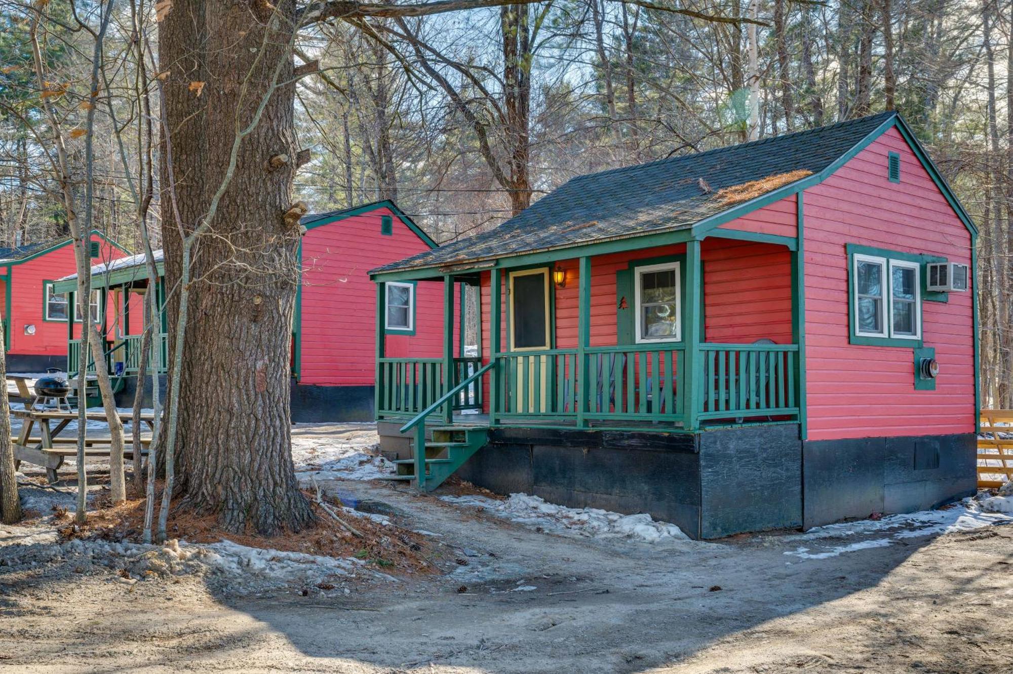 Cozy Laconia Studio With Pool Access - 2 Mi To Lake!アパートメント エクステリア 写真