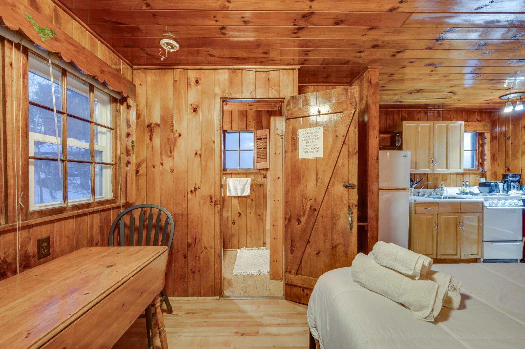 Cozy Laconia Studio With Pool Access - 2 Mi To Lake!アパートメント エクステリア 写真
