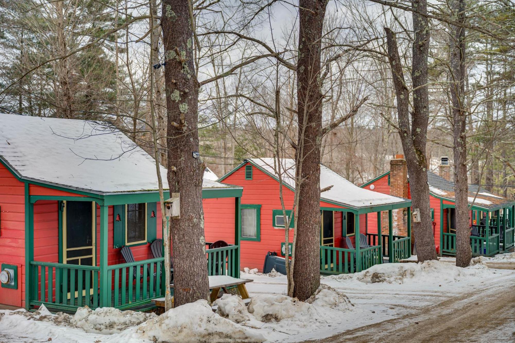 Cozy Laconia Studio With Pool Access - 2 Mi To Lake!アパートメント エクステリア 写真