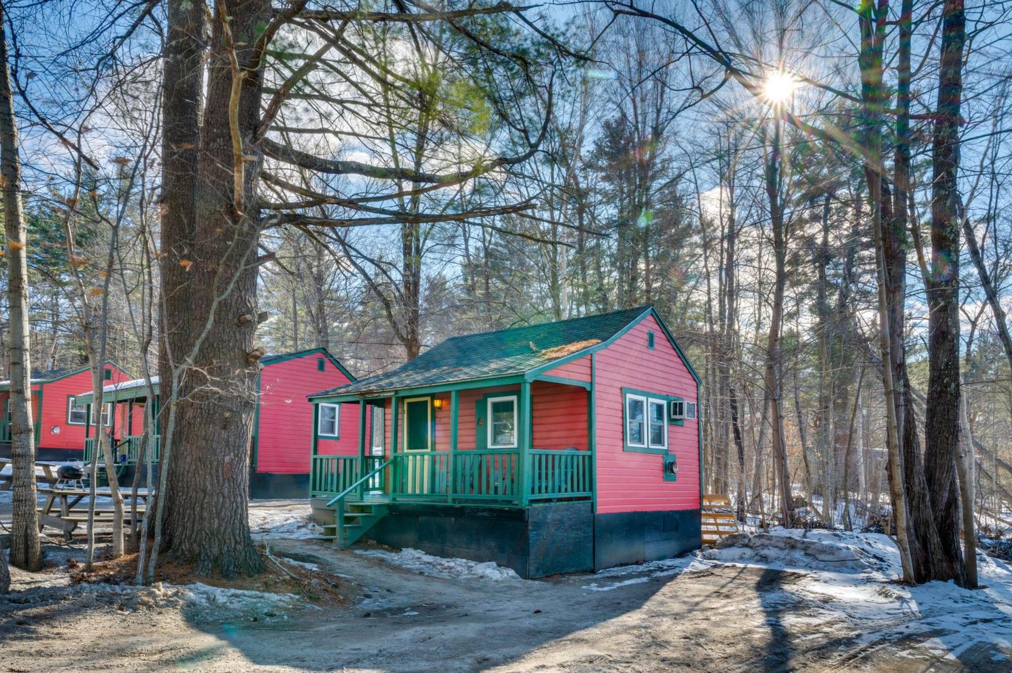 Cozy Laconia Studio With Pool Access - 2 Mi To Lake!アパートメント エクステリア 写真