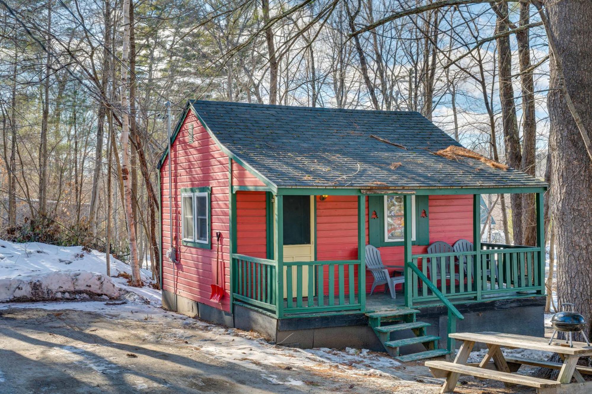 Cozy Laconia Studio With Pool Access - 2 Mi To Lake!アパートメント エクステリア 写真